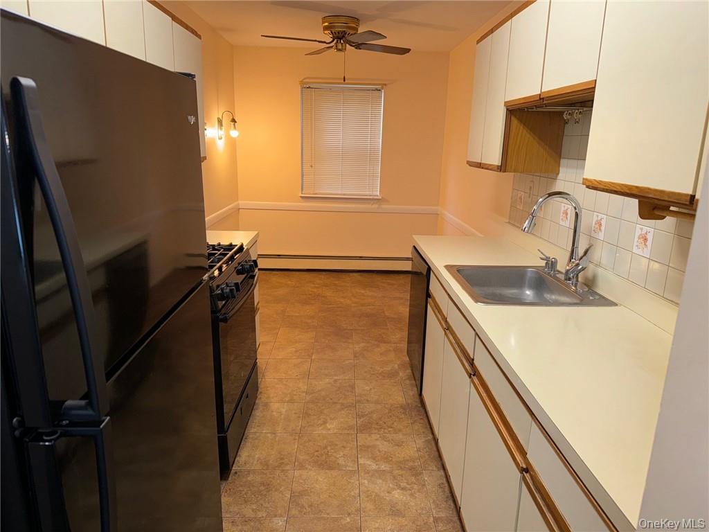 100 HILLSIDE Drive # G8, Middletown, NY 10941