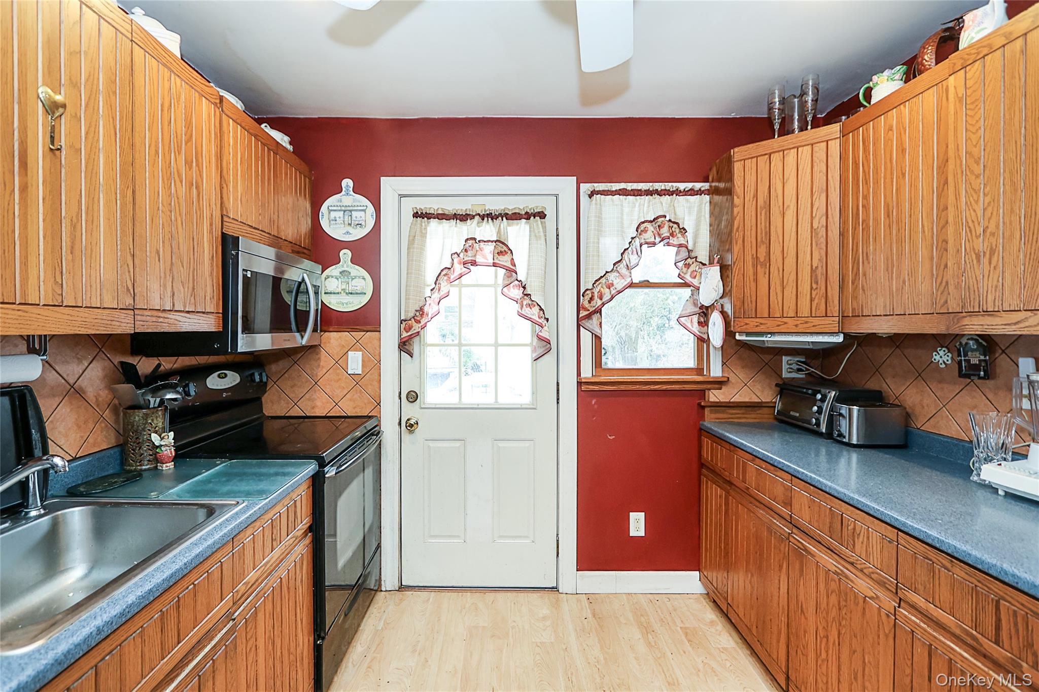 48 Pine Street, Hicksville, NY 11801