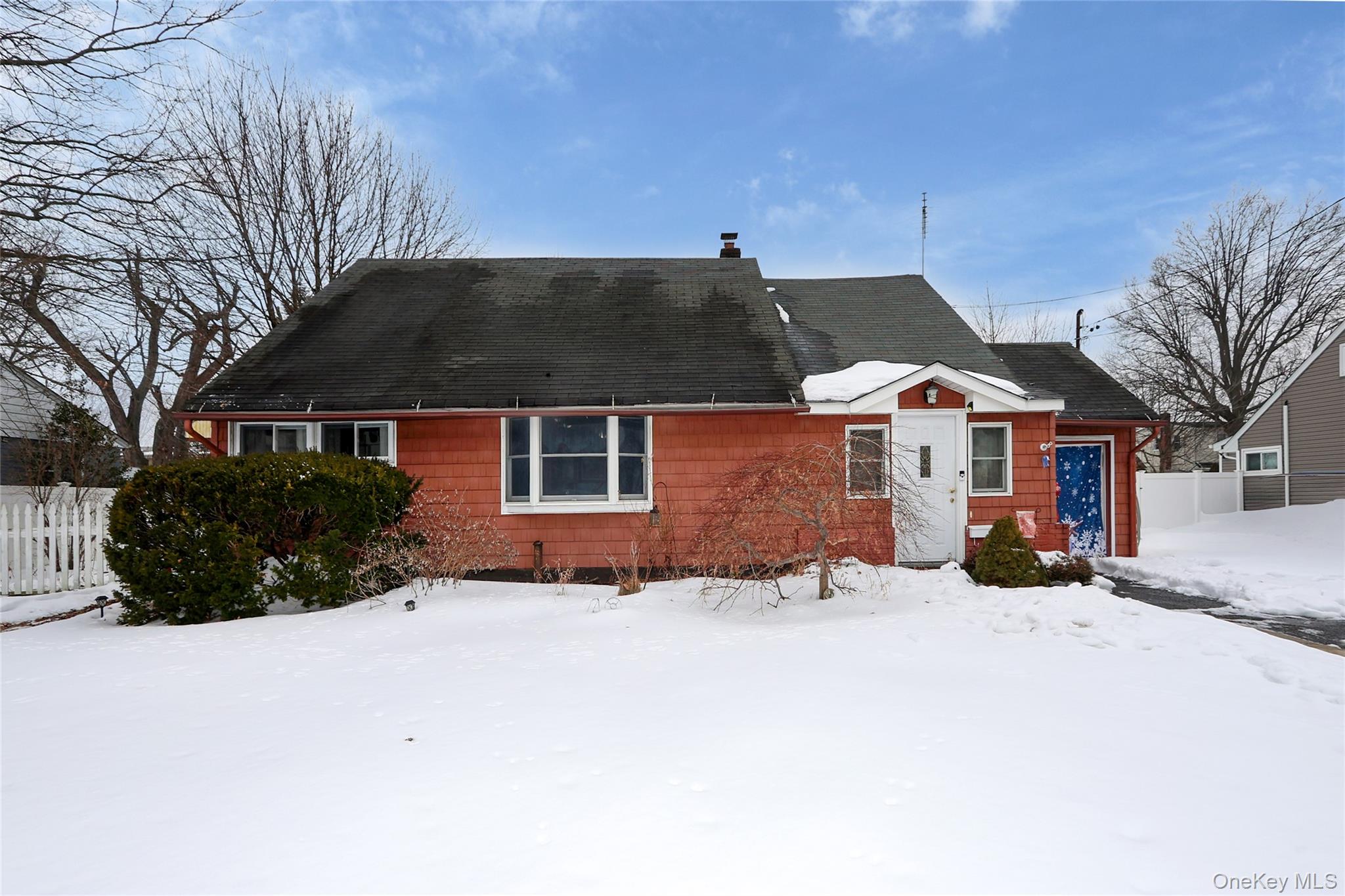 48 Pine Street, Hicksville, NY 11801