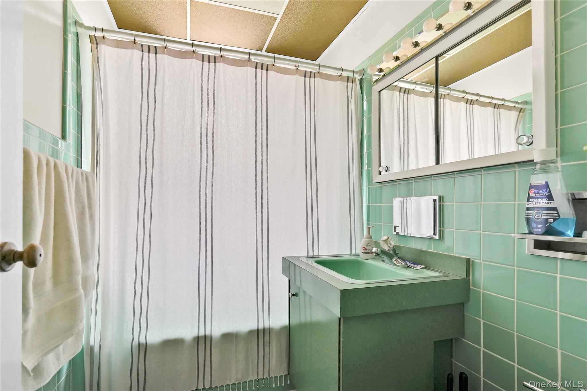 2334 28th Street, Astoria, NY 11105