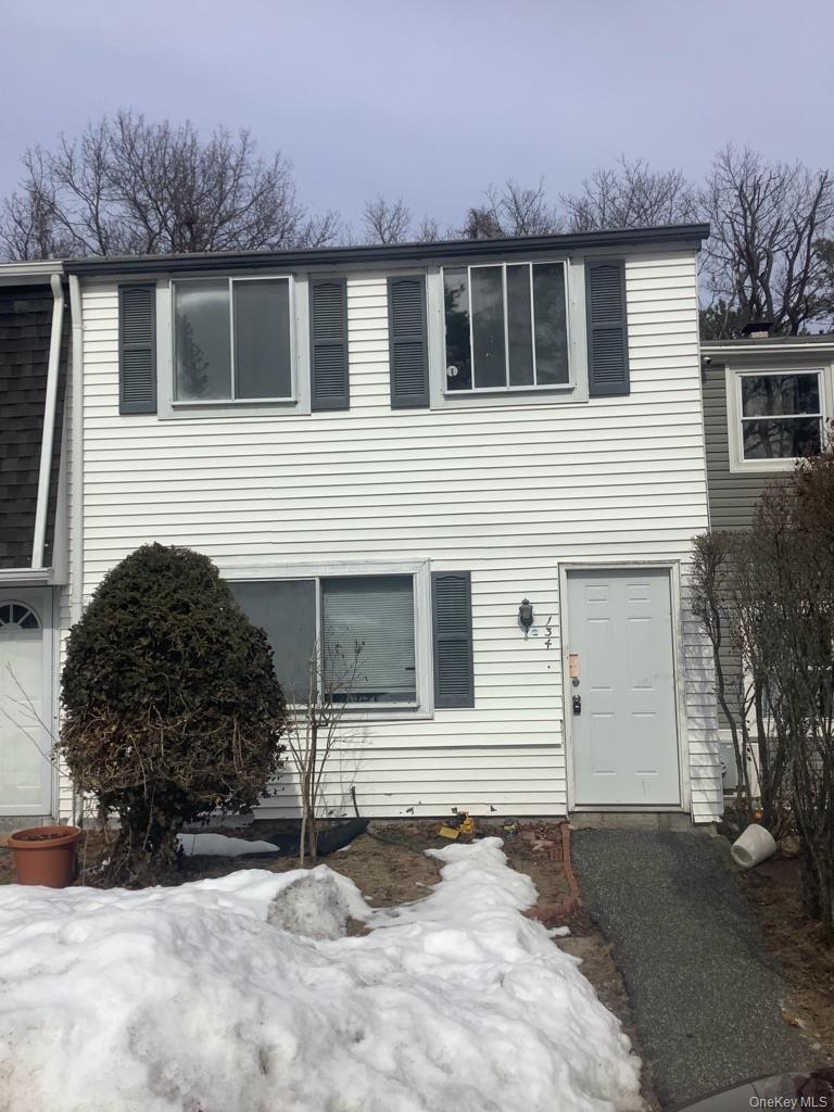 134 Hill Crescent, Calverton, NY 11933