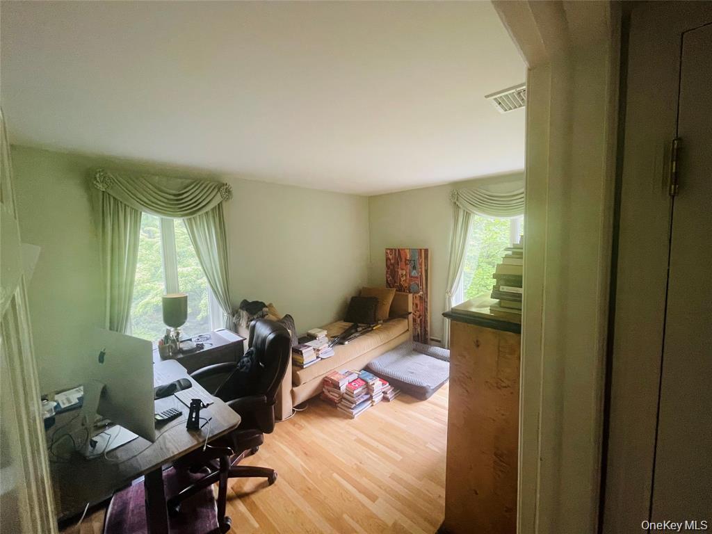 194 Westchester Avenue, Pound Ridge, NY 10576