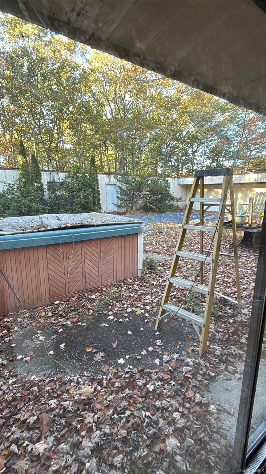 23 N Quarter Road, Westhampton, NY 11977