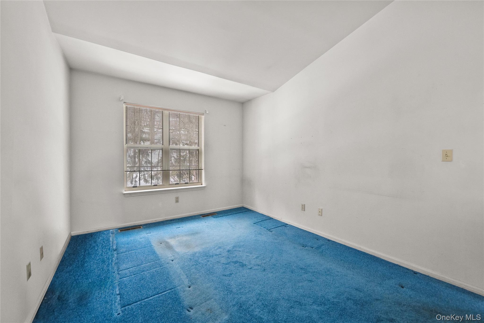 302 Pondside Drive, White Plains, NY 10607