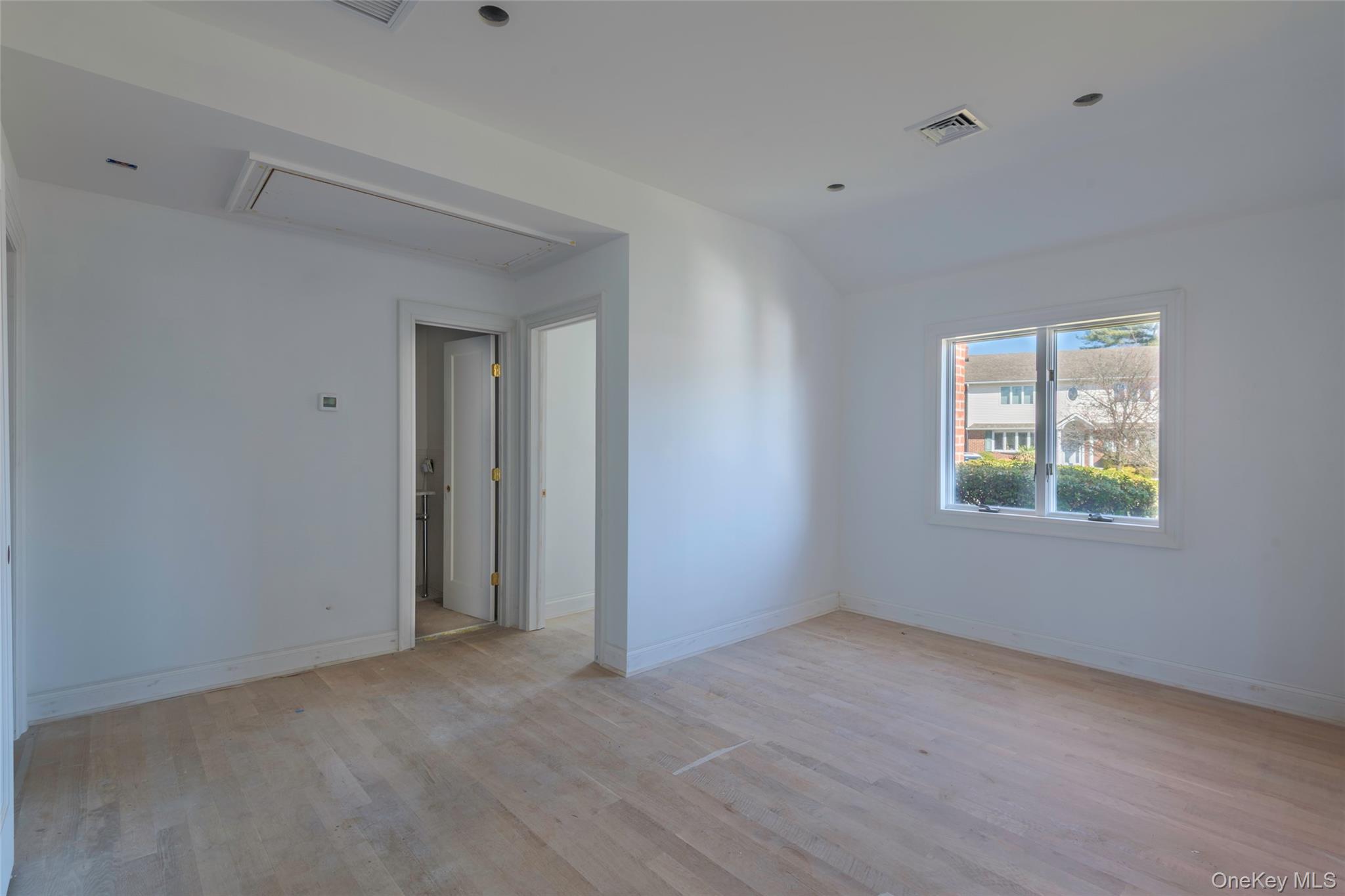 1070 Maple Lane, New Hyde Park, NY 11040