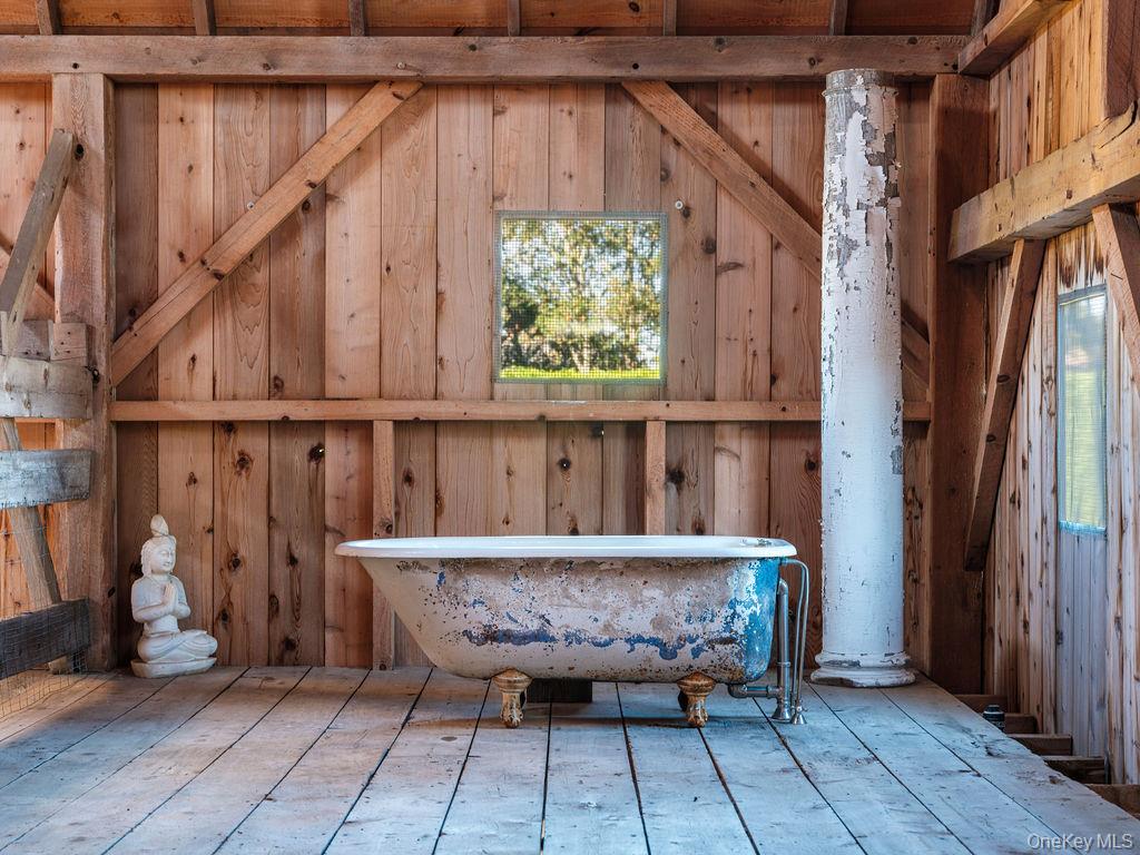 29500 Main Rd, Cutchogue, NY 11935