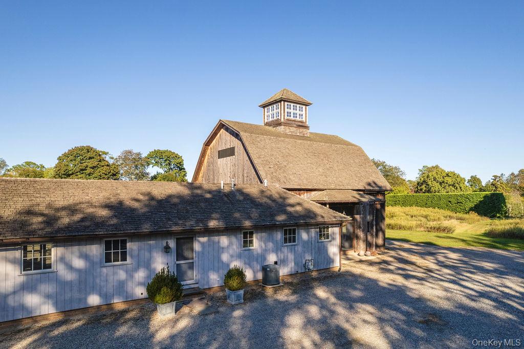 29500 Main Rd, Cutchogue, NY 11935