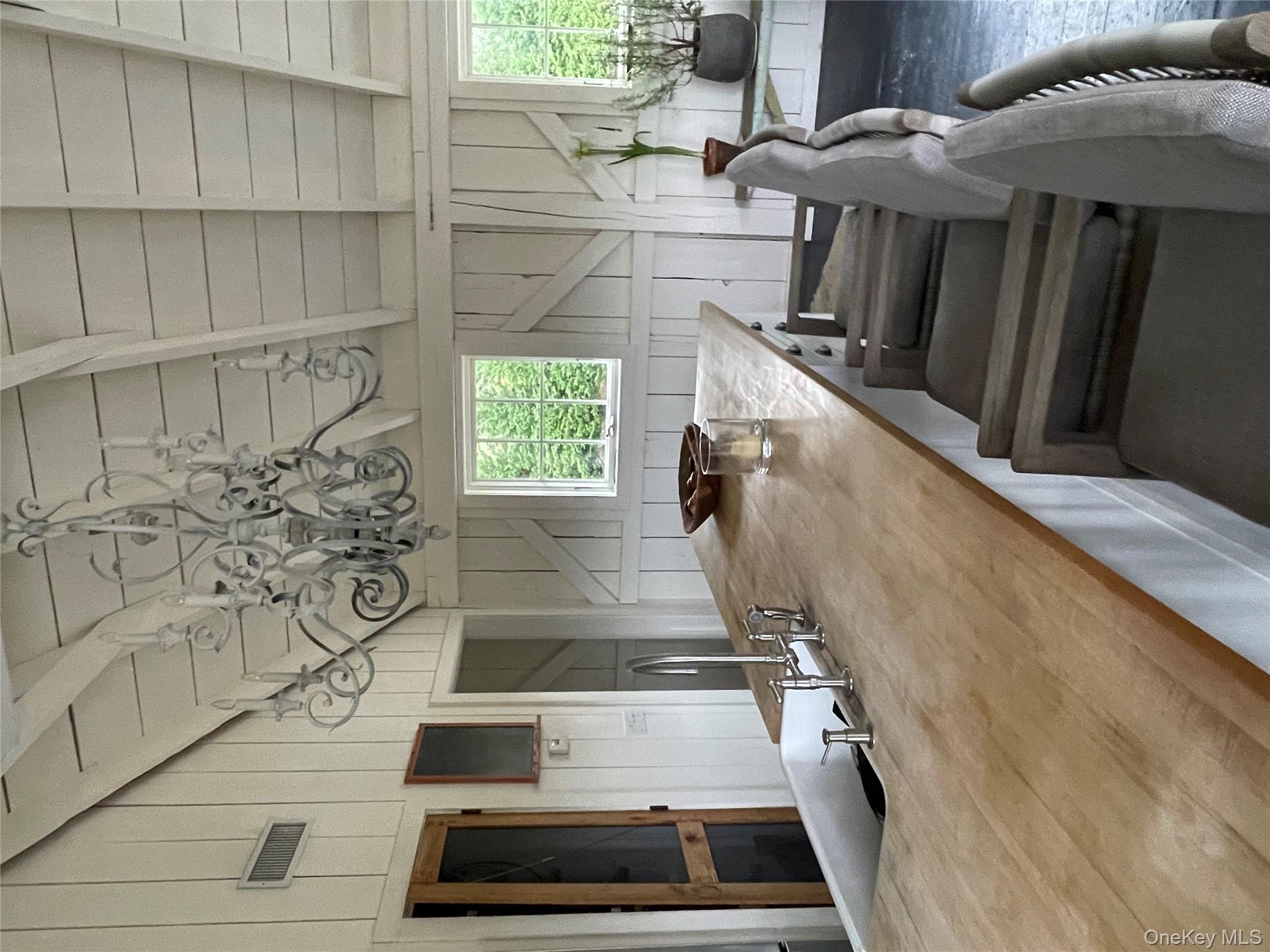 29500 Main Rd, Cutchogue, NY 11935