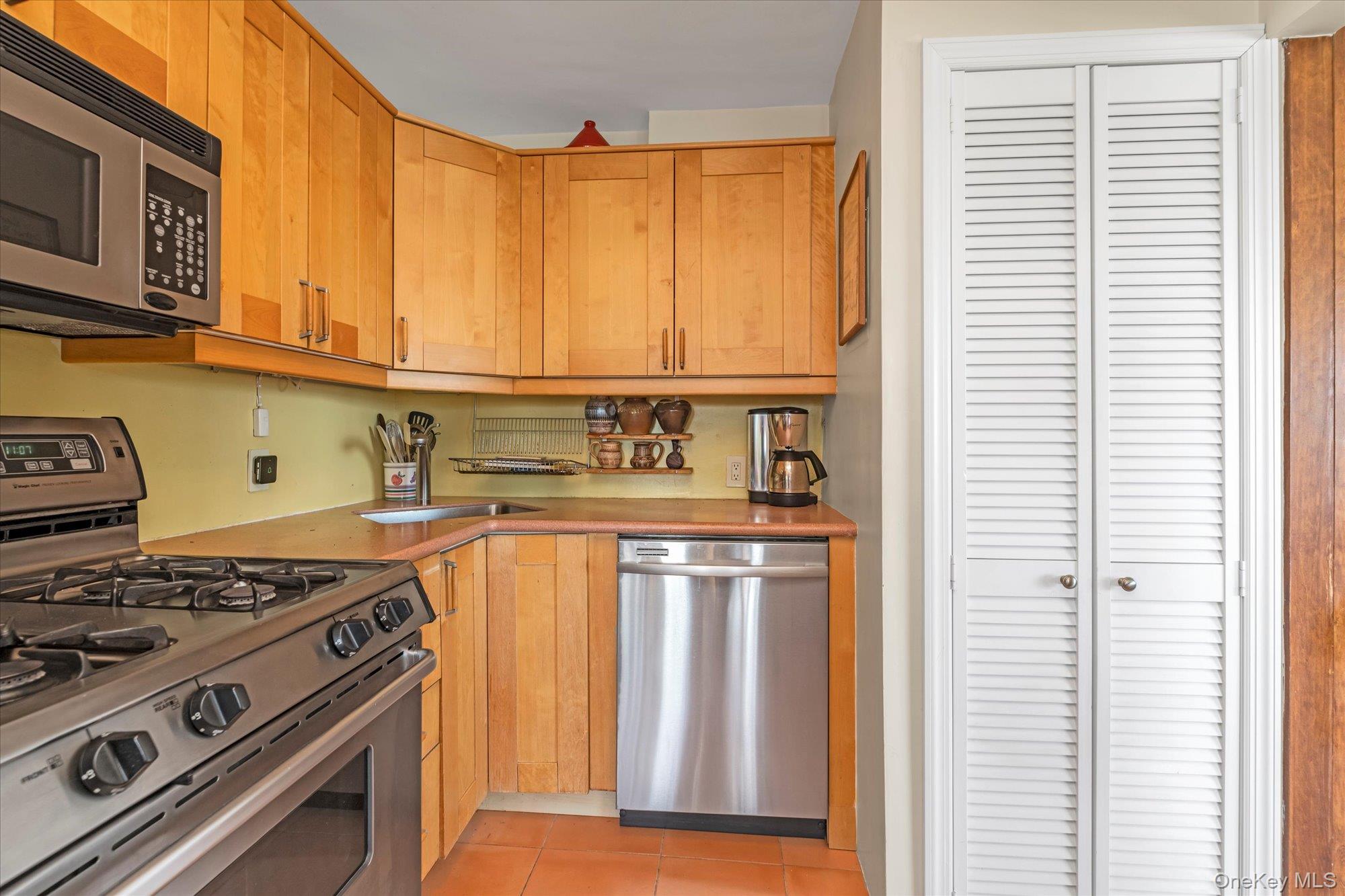 154-23 Riverside Drive # 10b, Whitestone, NY 11357