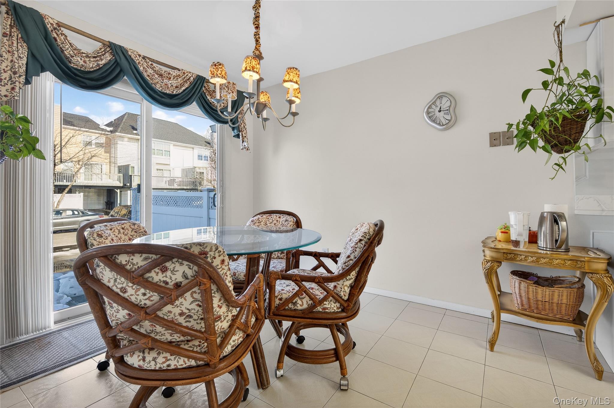 109 Glen Way, Syosset, NY 11791