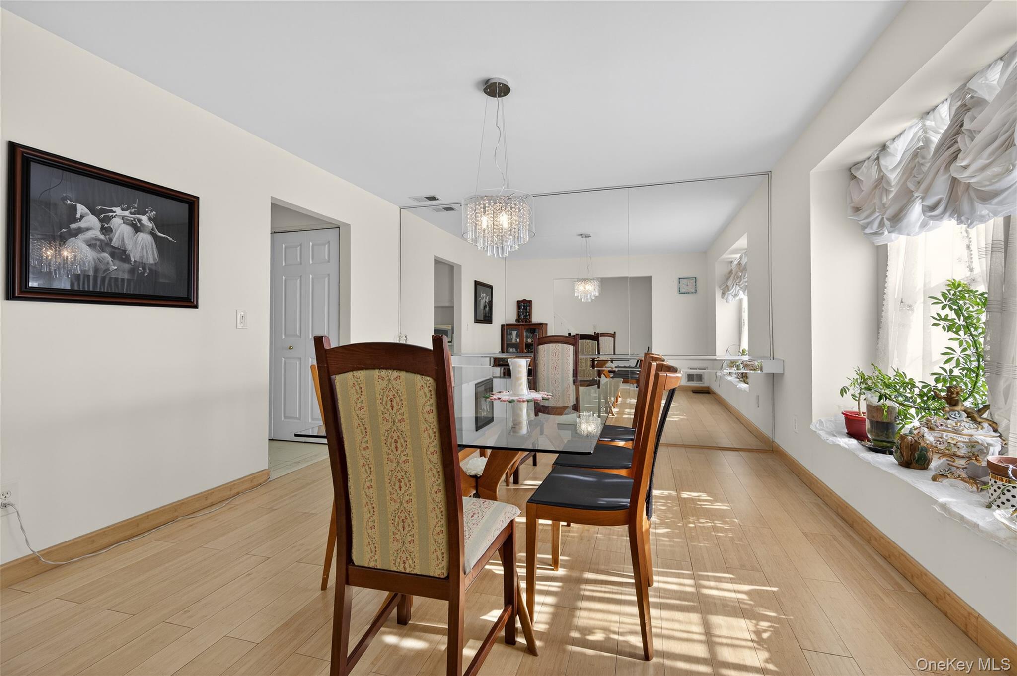 109 Glen Way, Syosset, NY 11791