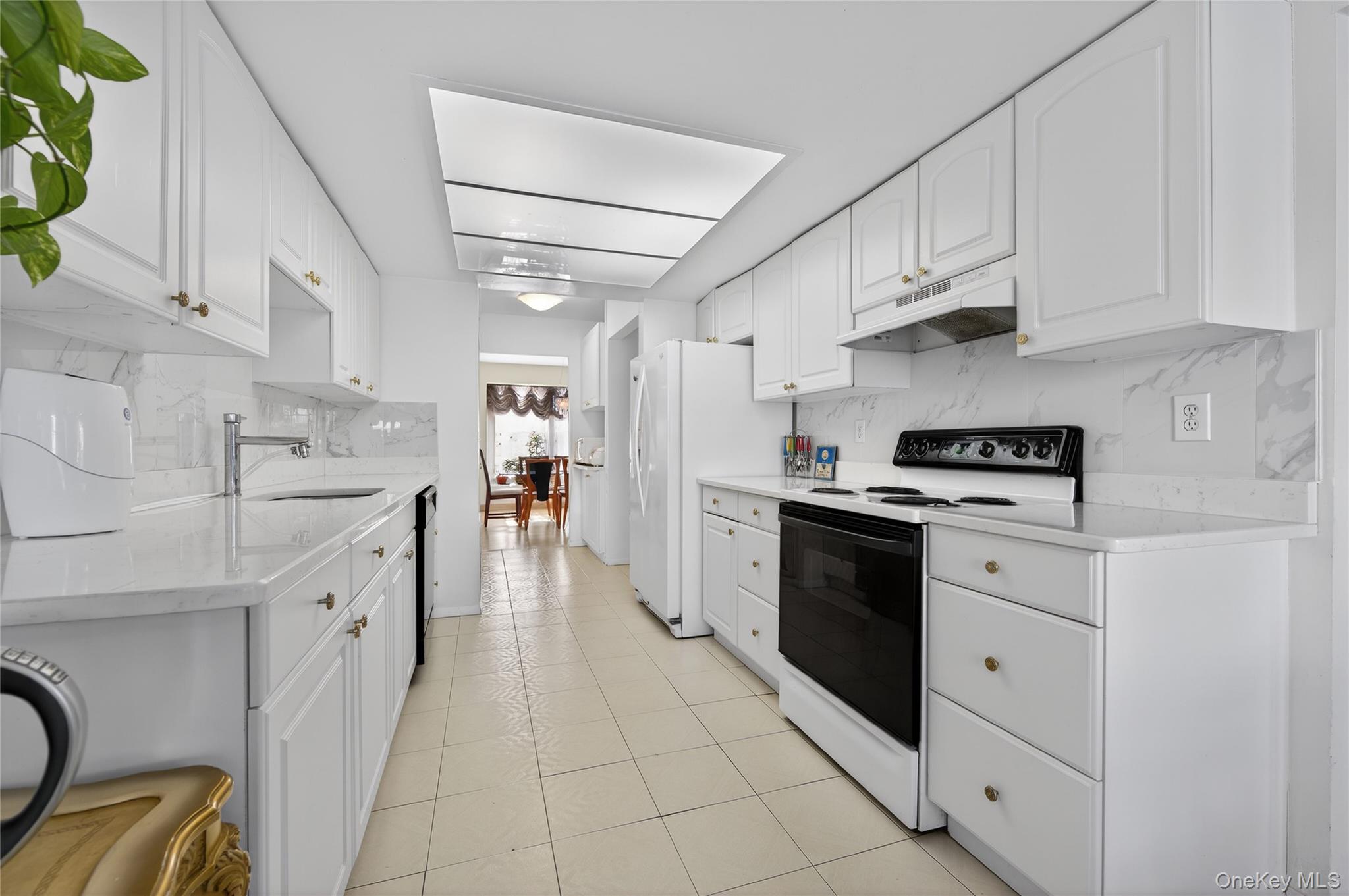 109 Glen Way, Syosset, NY 11791