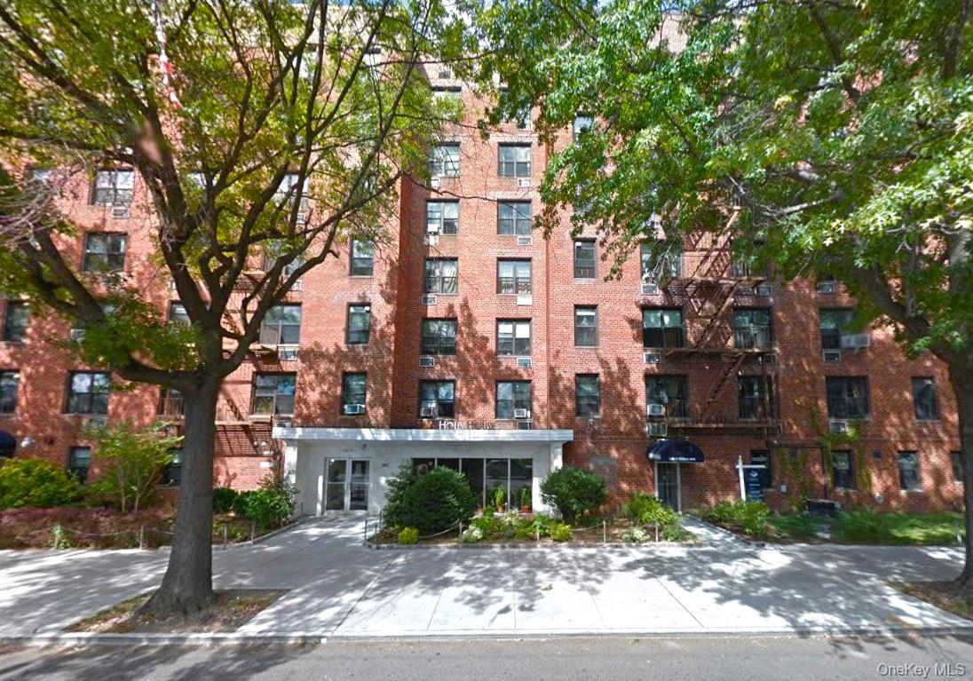 14015 Holly Avenue # 4th FL, Flushing, NY 11355