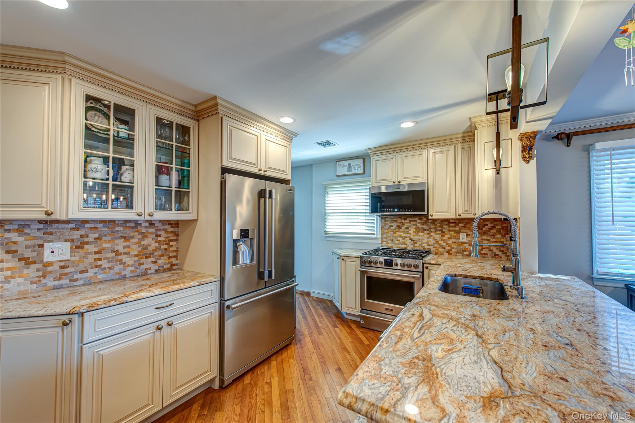 9 Donna Place, East Islip, NY 11730