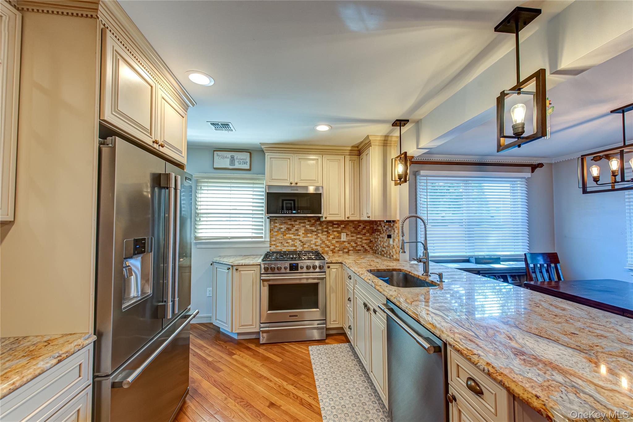 9 Donna Place, East Islip, NY 11730