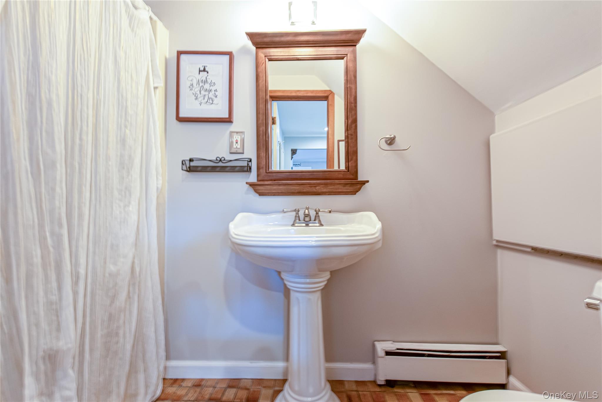 9 Donna Place, East Islip, NY 11730