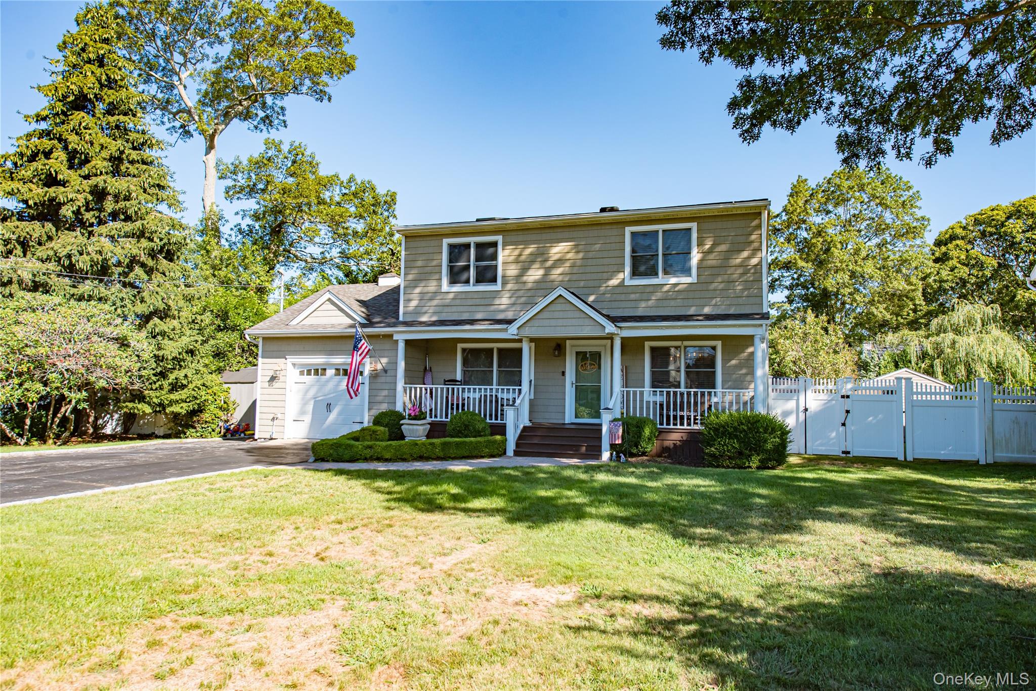 9 Donna Place, East Islip, NY 11730