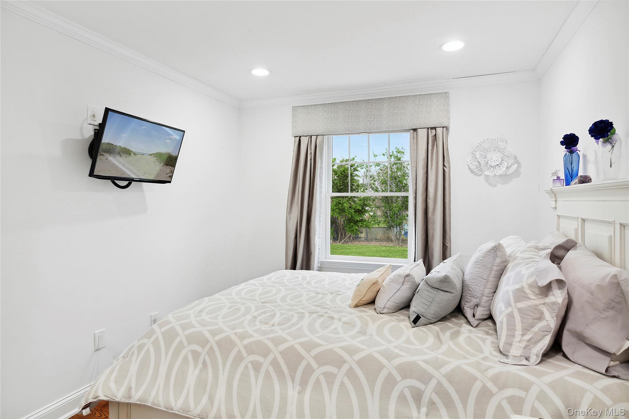 65 Shore Road, Westhampton, NY 11977