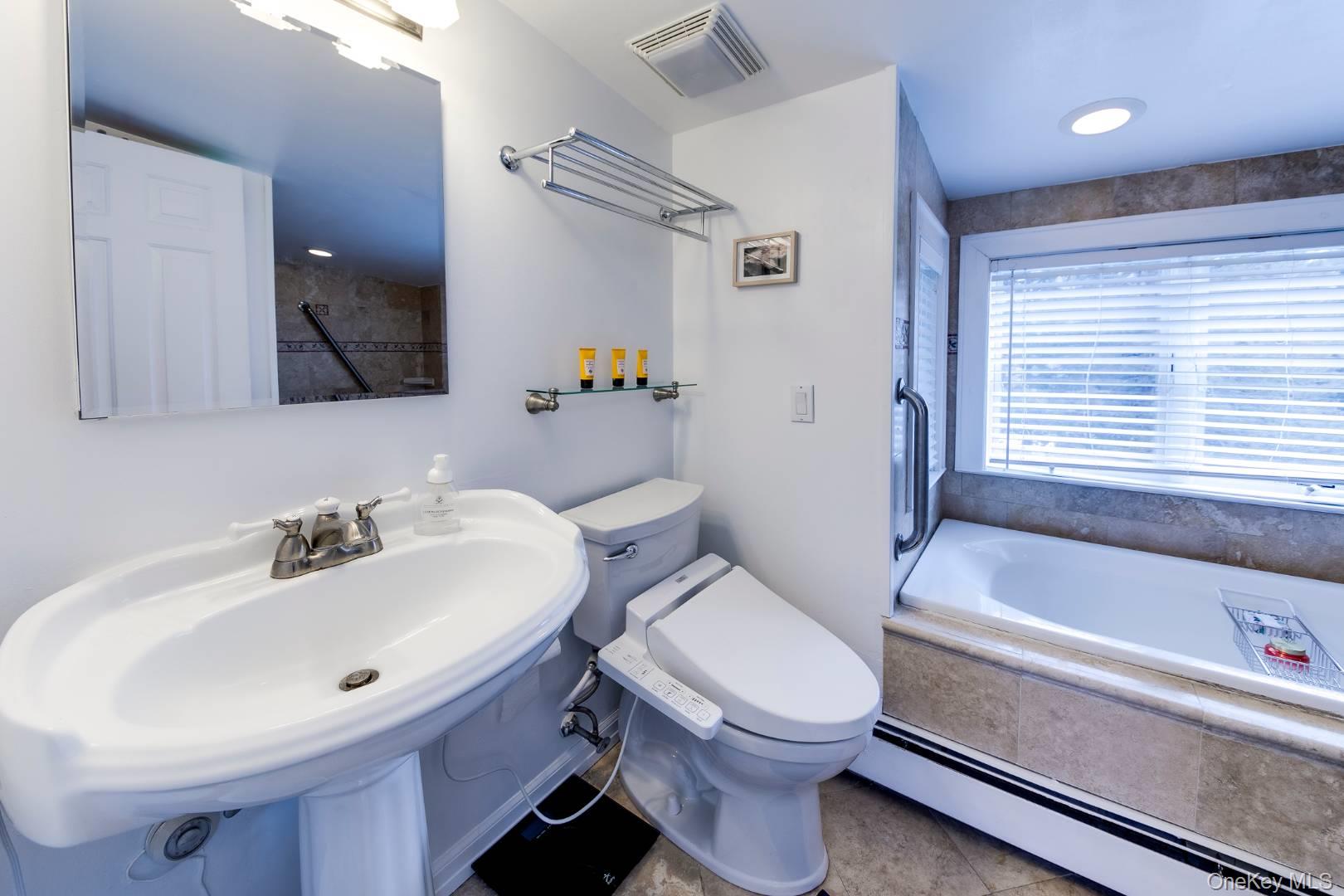 19 Pond Lane, East Hampton, NY 11937