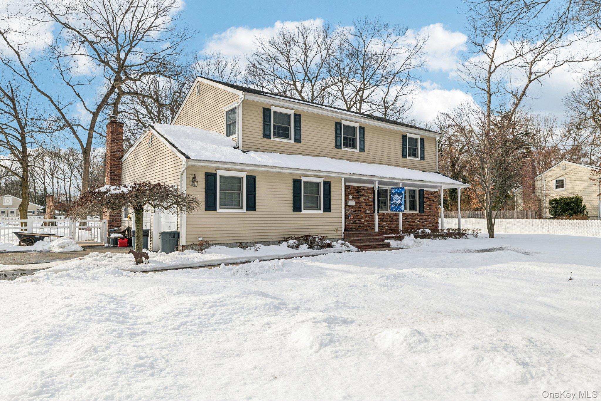 14 Hillside Avenue, Saint James, NY 11780