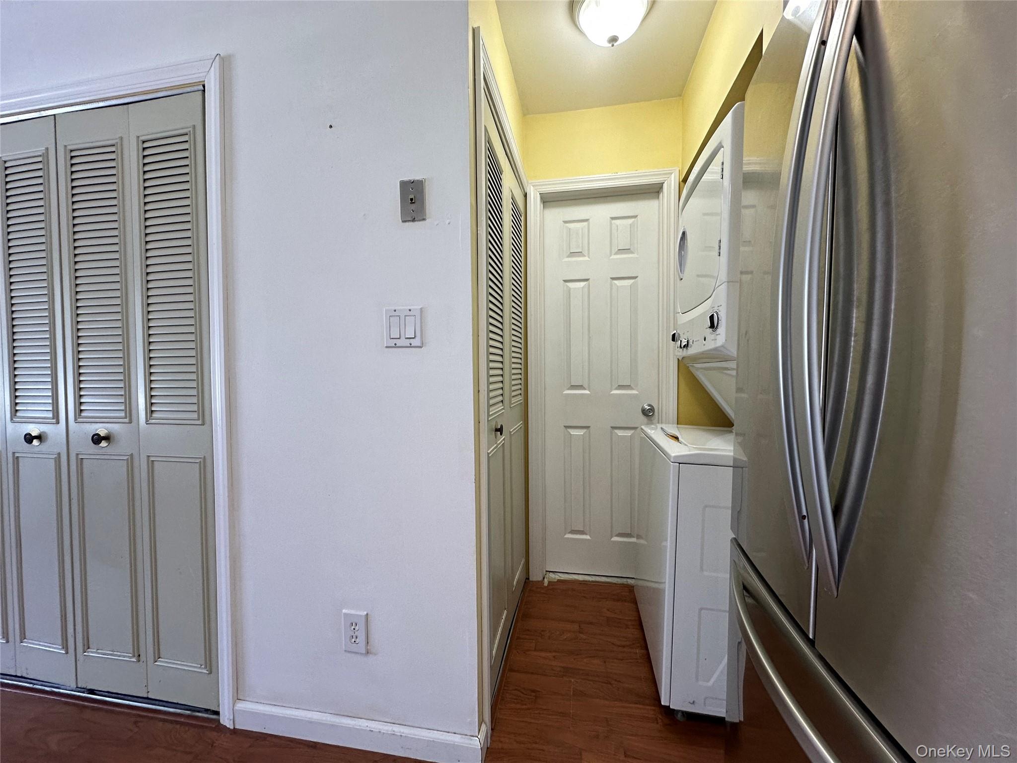 223 Springmeadow Drive # E, Holbrook, NY 11741