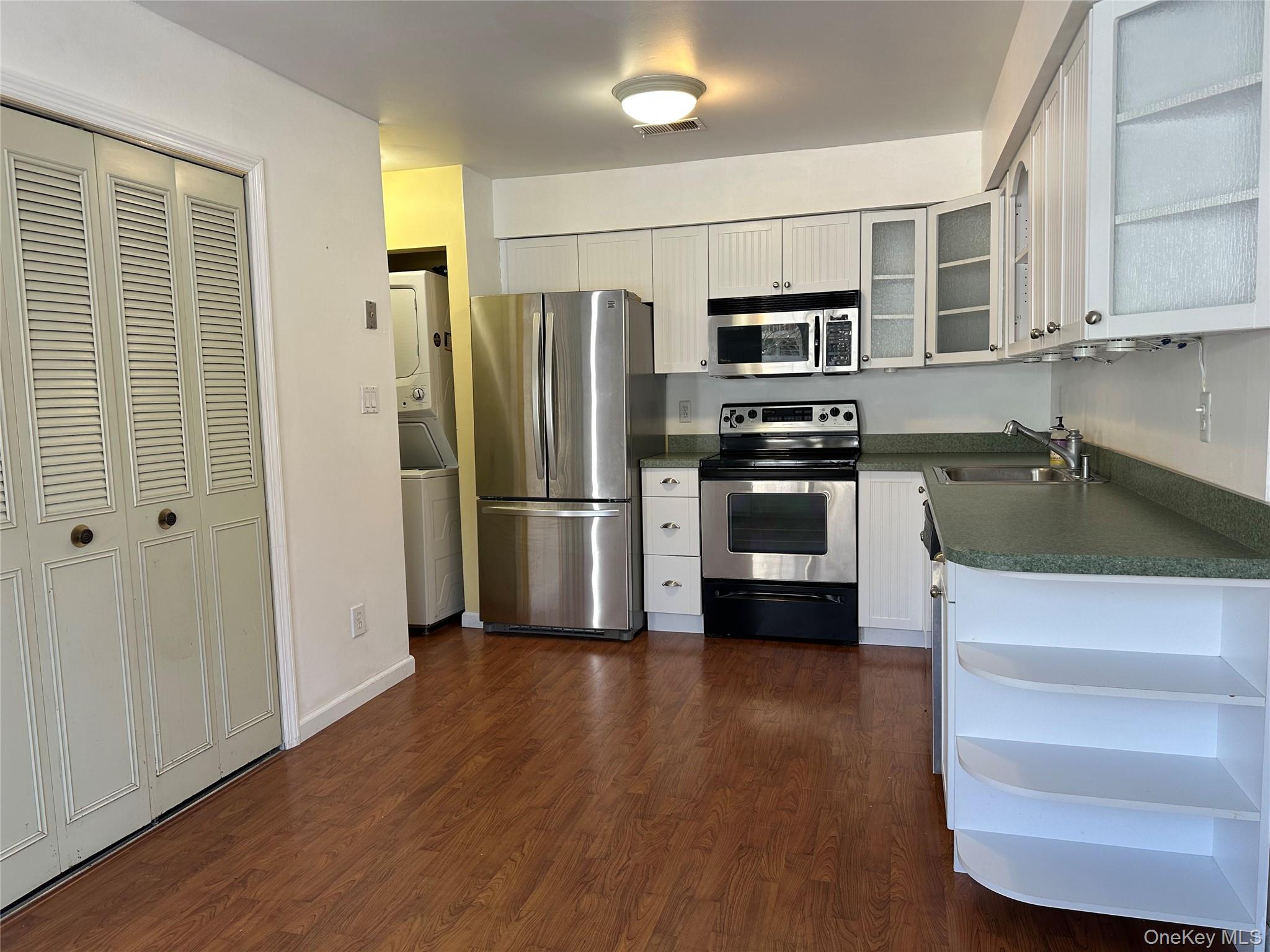 223 Springmeadow Drive # E, Holbrook, NY 11741