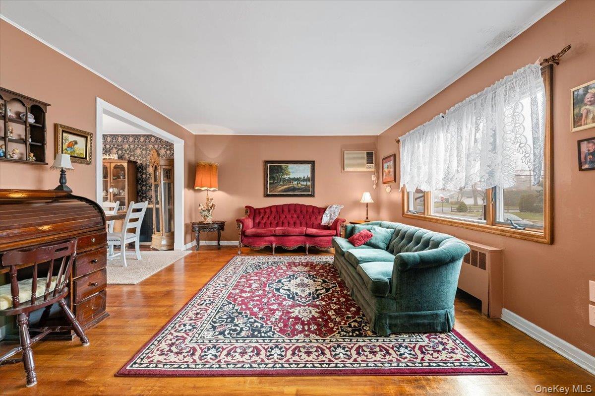 6 Gateway Street, Bethpage, NY 11714