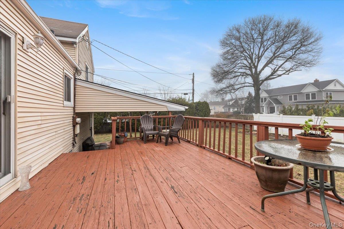 6 Gateway Street, Bethpage, NY 11714