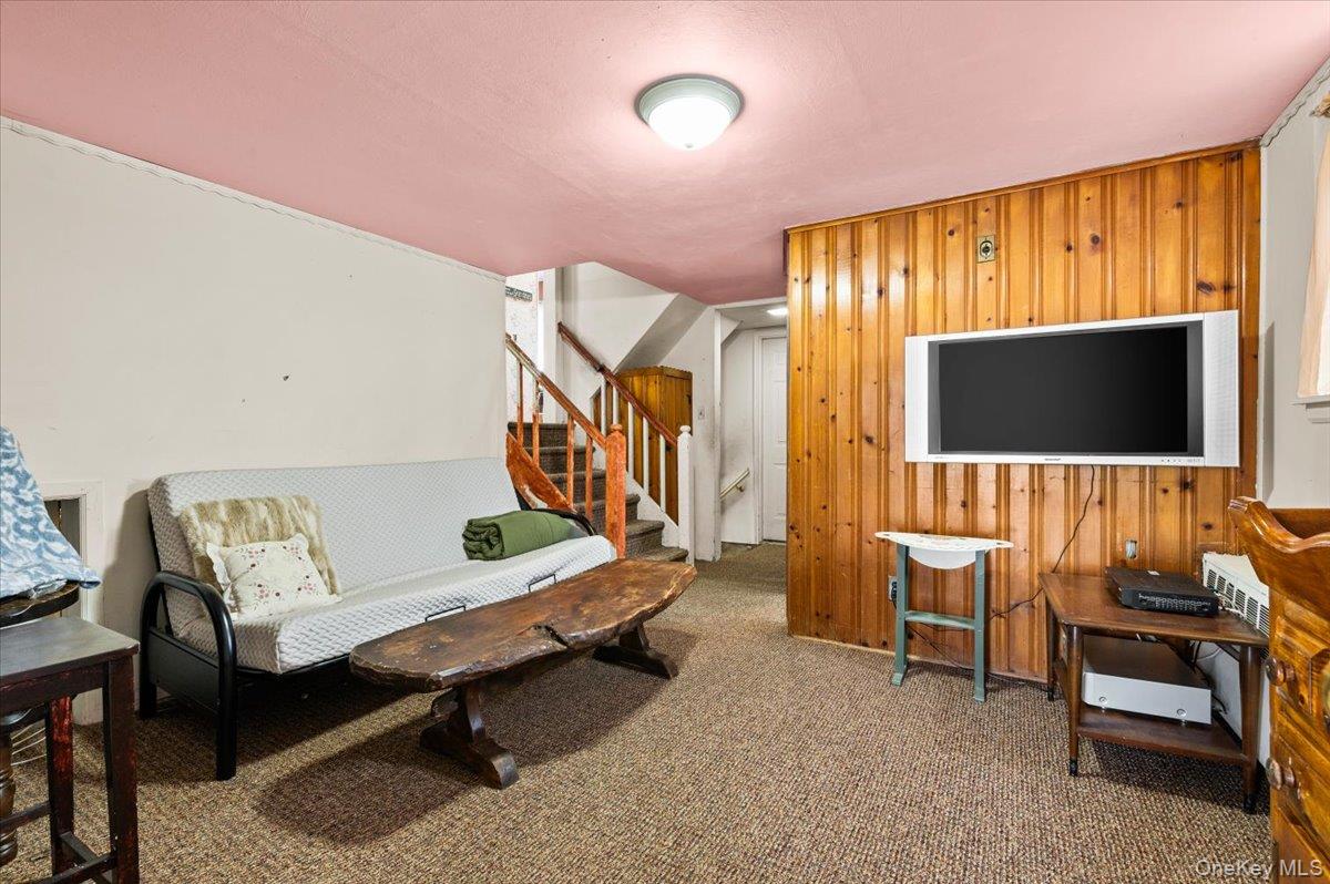 6 Gateway Street, Bethpage, NY 11714