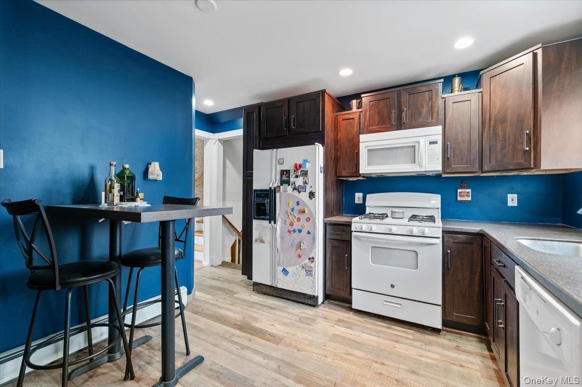 6 Gateway Street, Bethpage, NY 11714