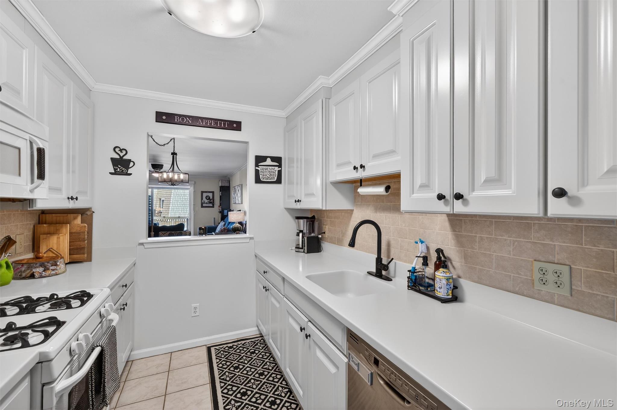 21 Magnolia Lane, Warwick, NY 10990