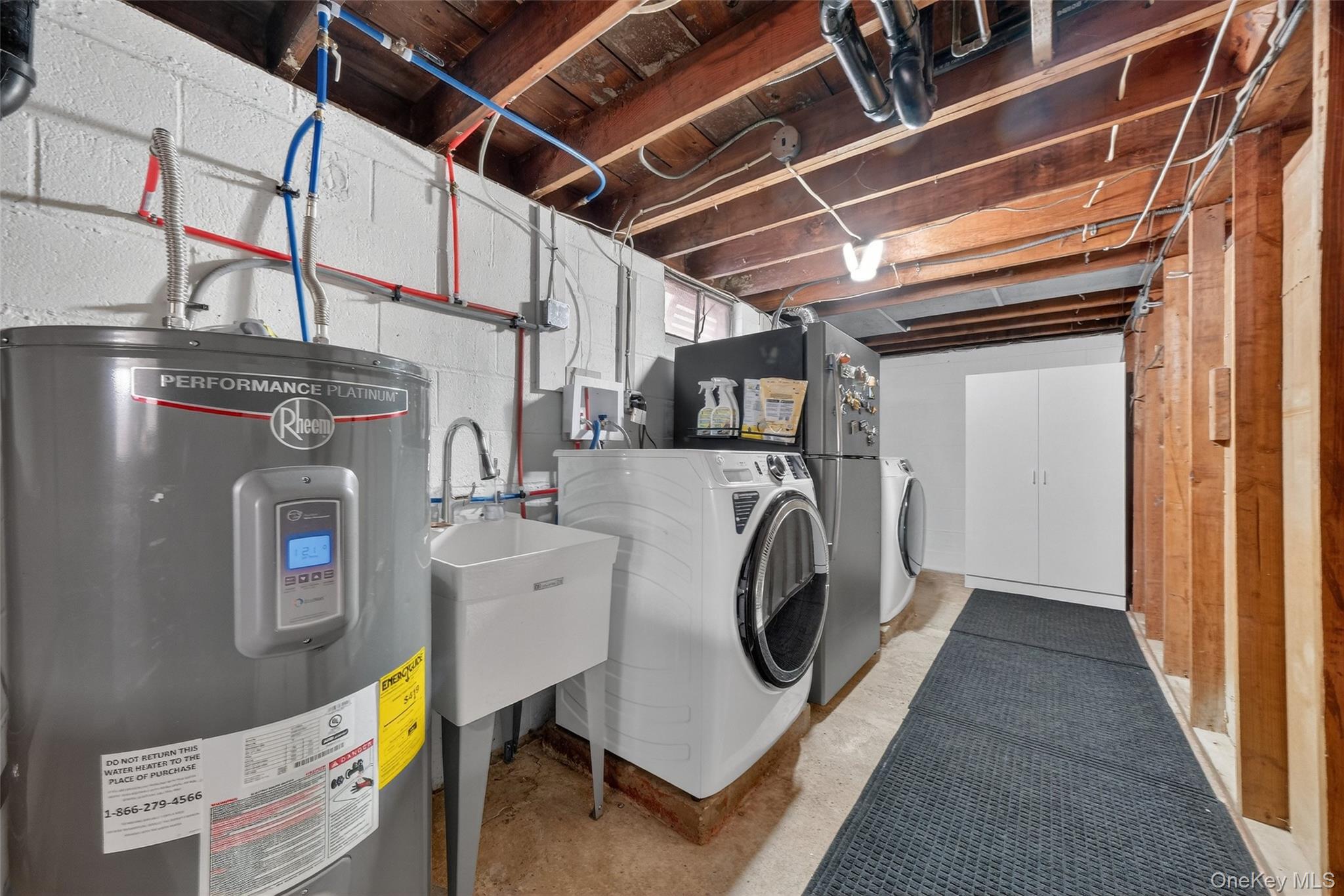 15 Laffin Lane, Poughkeepsie, NY 12603