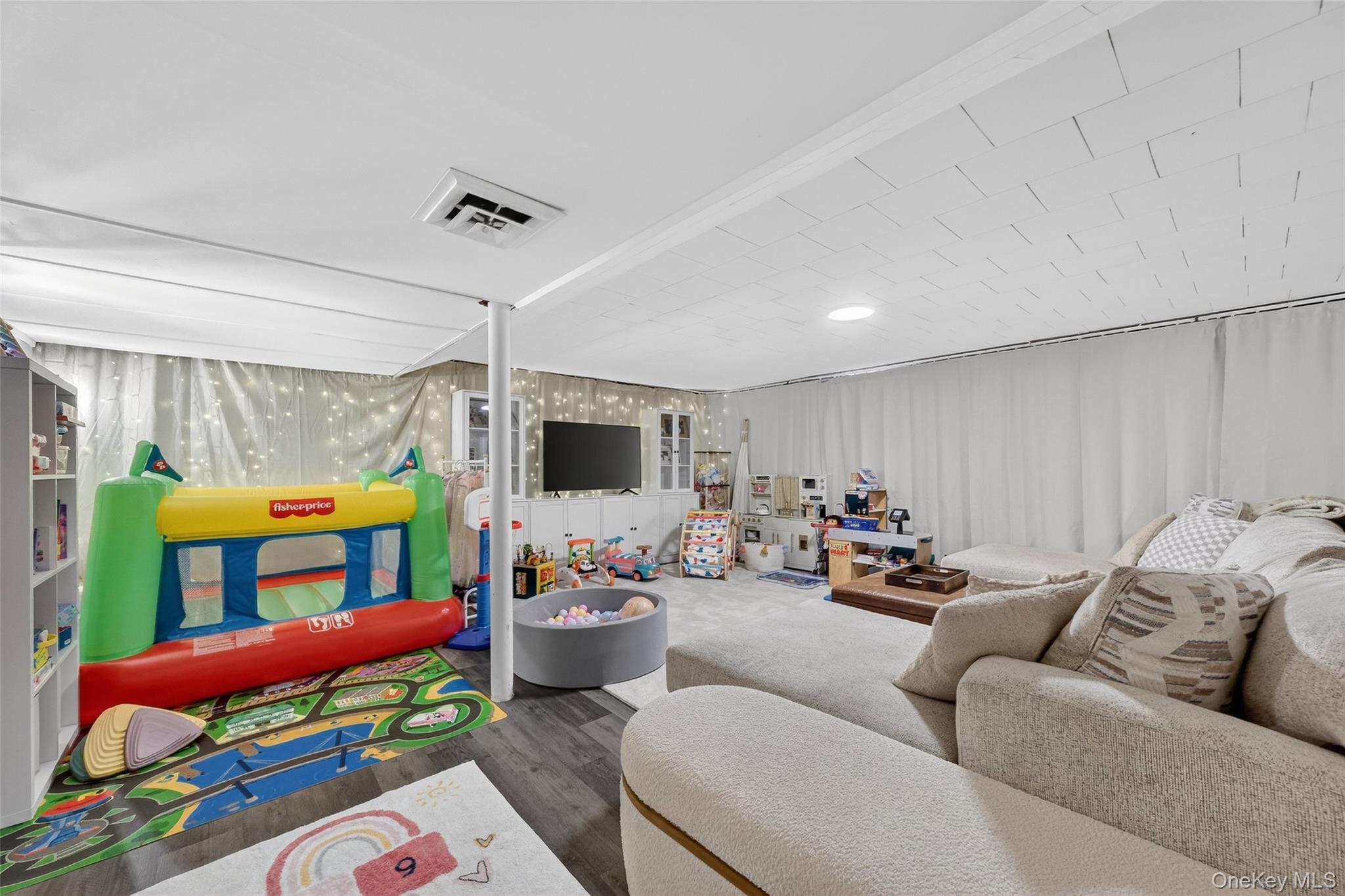 15 Laffin Lane, Poughkeepsie, NY 12603