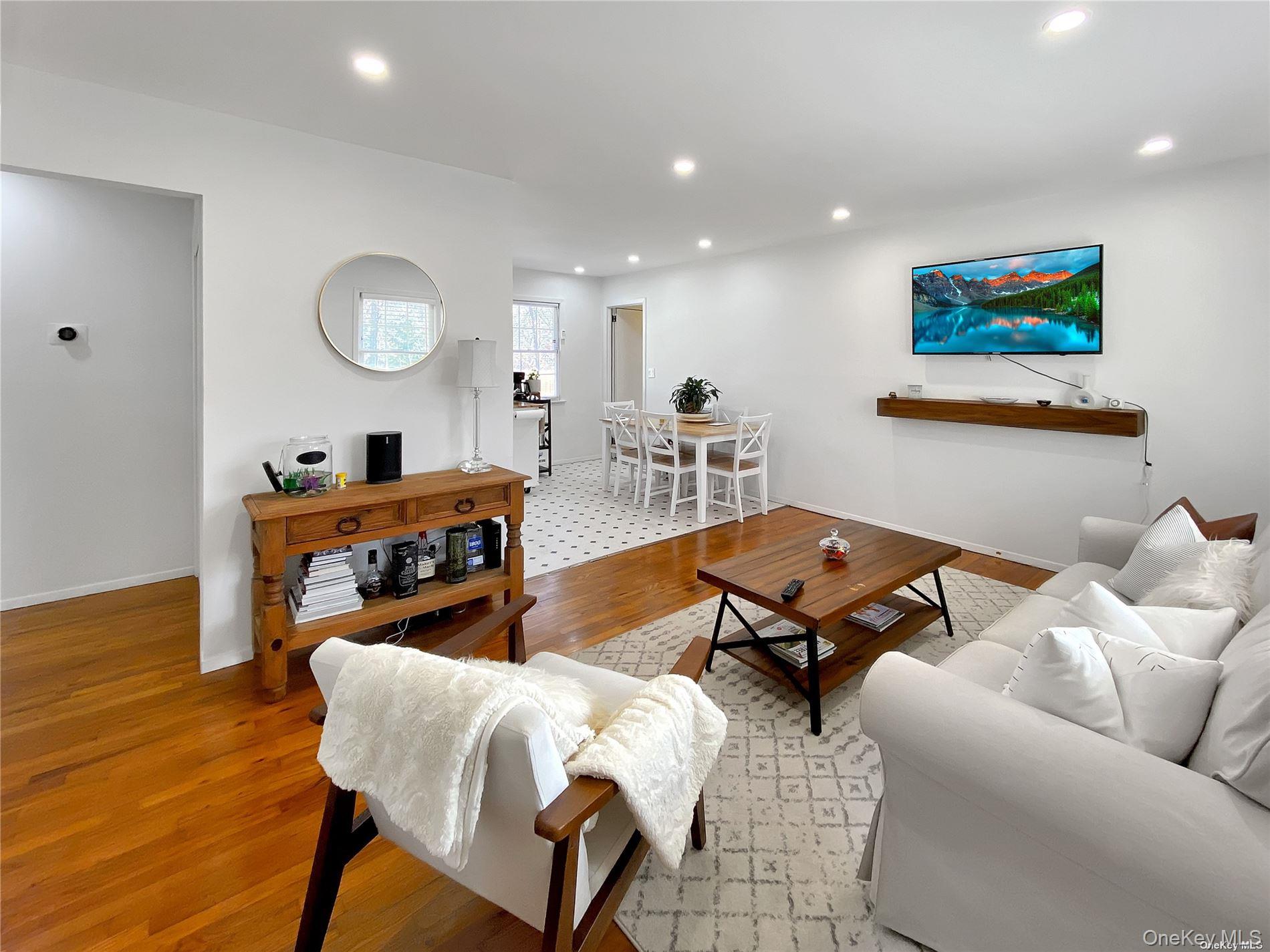 18 Old Riverhead Road, Hampton Bays, NY 11946