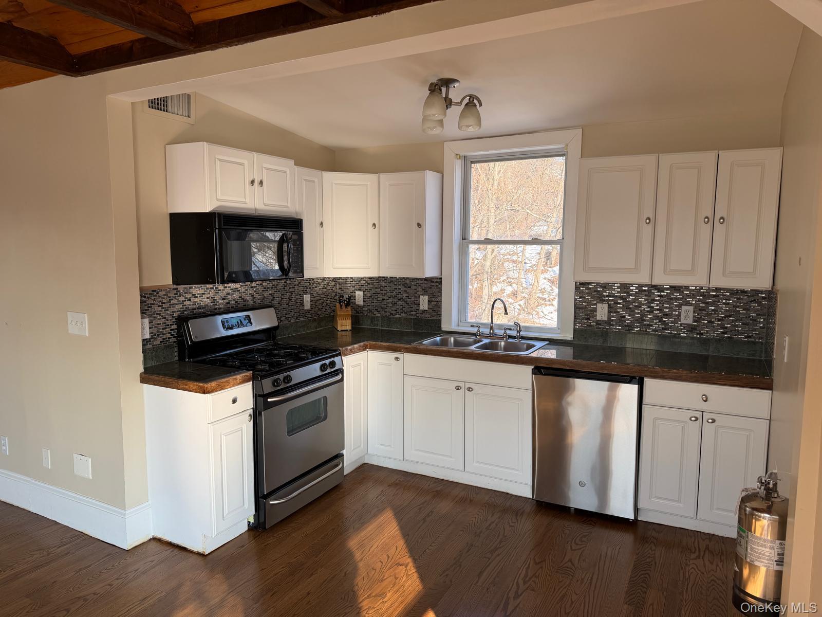 54 N Broadway, Tarrytown, NY 10591