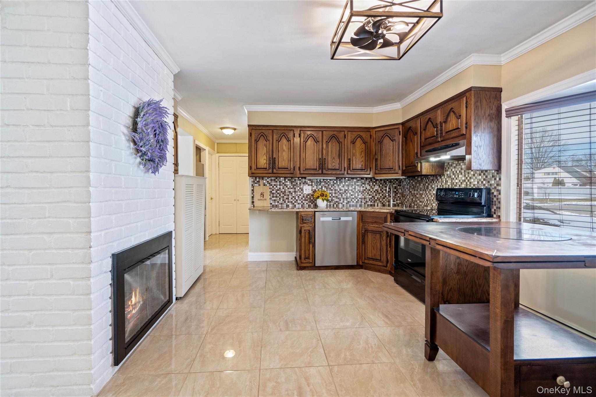 68 Summer Lane, Hicksville, NY 11801