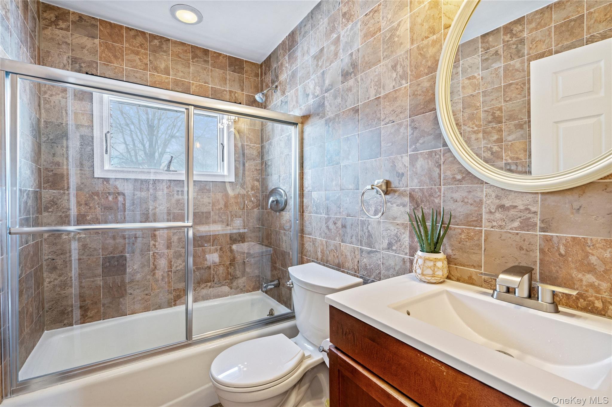 68 Summer Lane, Hicksville, NY 11801