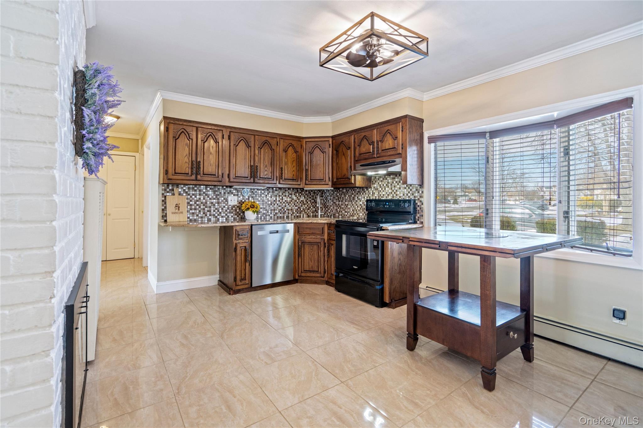 68 Summer Lane, Hicksville, NY 11801