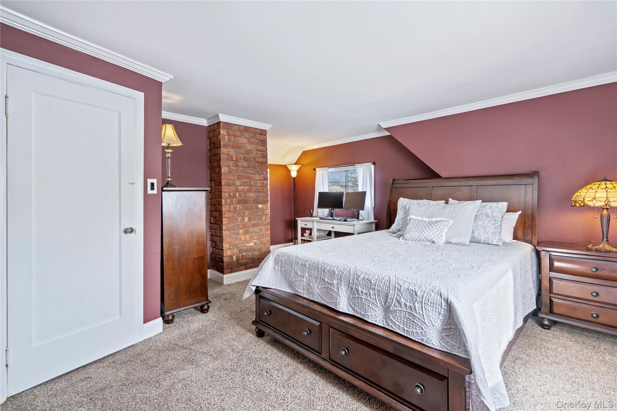 68 Summer Lane, Hicksville, NY 11801