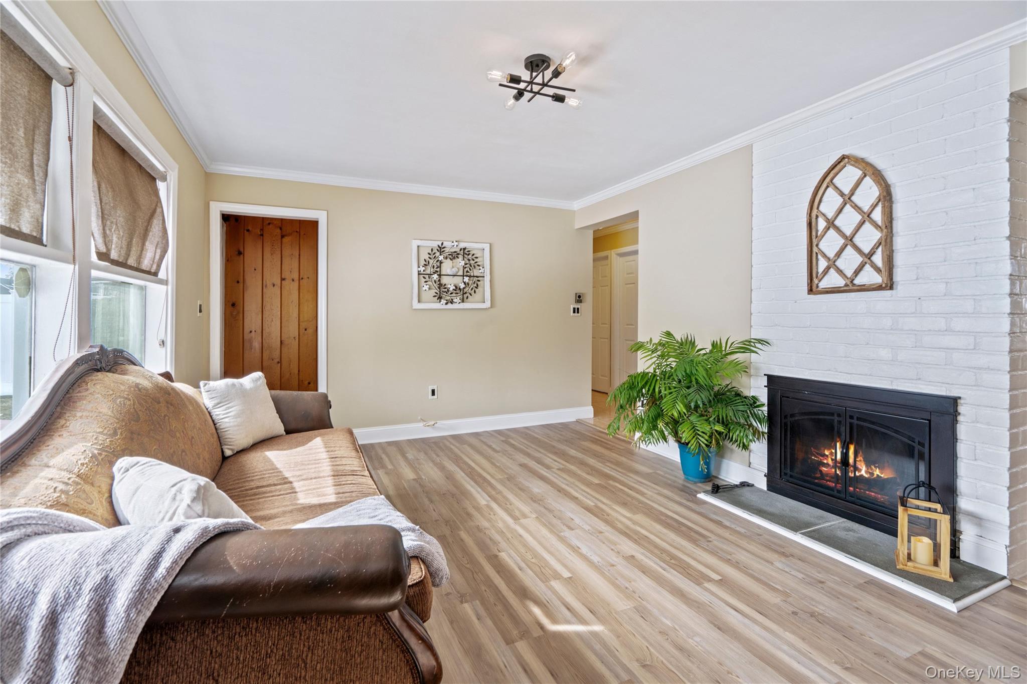 68 Summer Lane, Hicksville, NY 11801