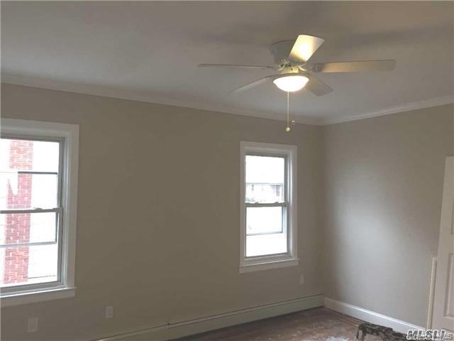 26 W Pine Street, Islip, NY 11751