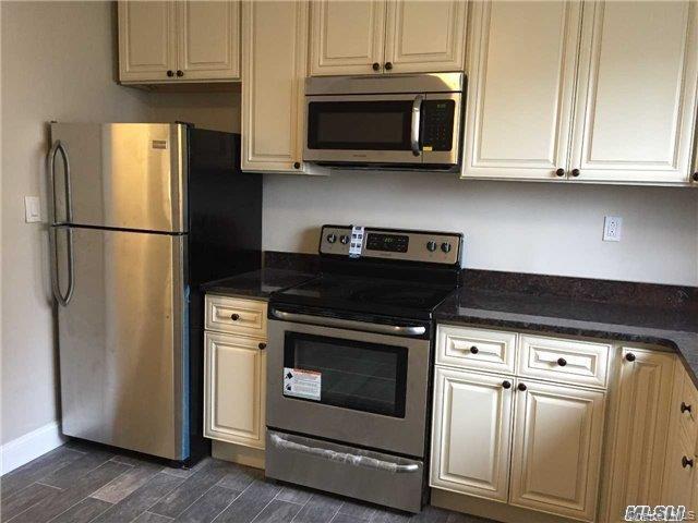 26 W Pine Street, Islip, NY 11751