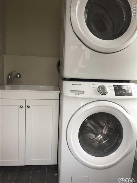 26 W Pine Street, Islip, NY 11751