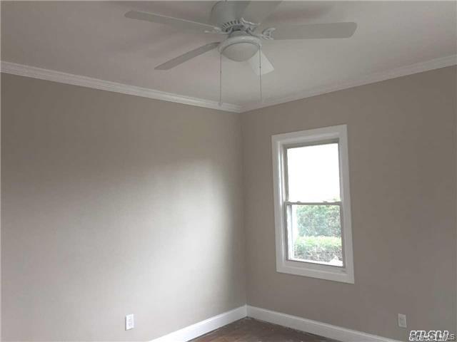 26 W Pine Street, Islip, NY 11751