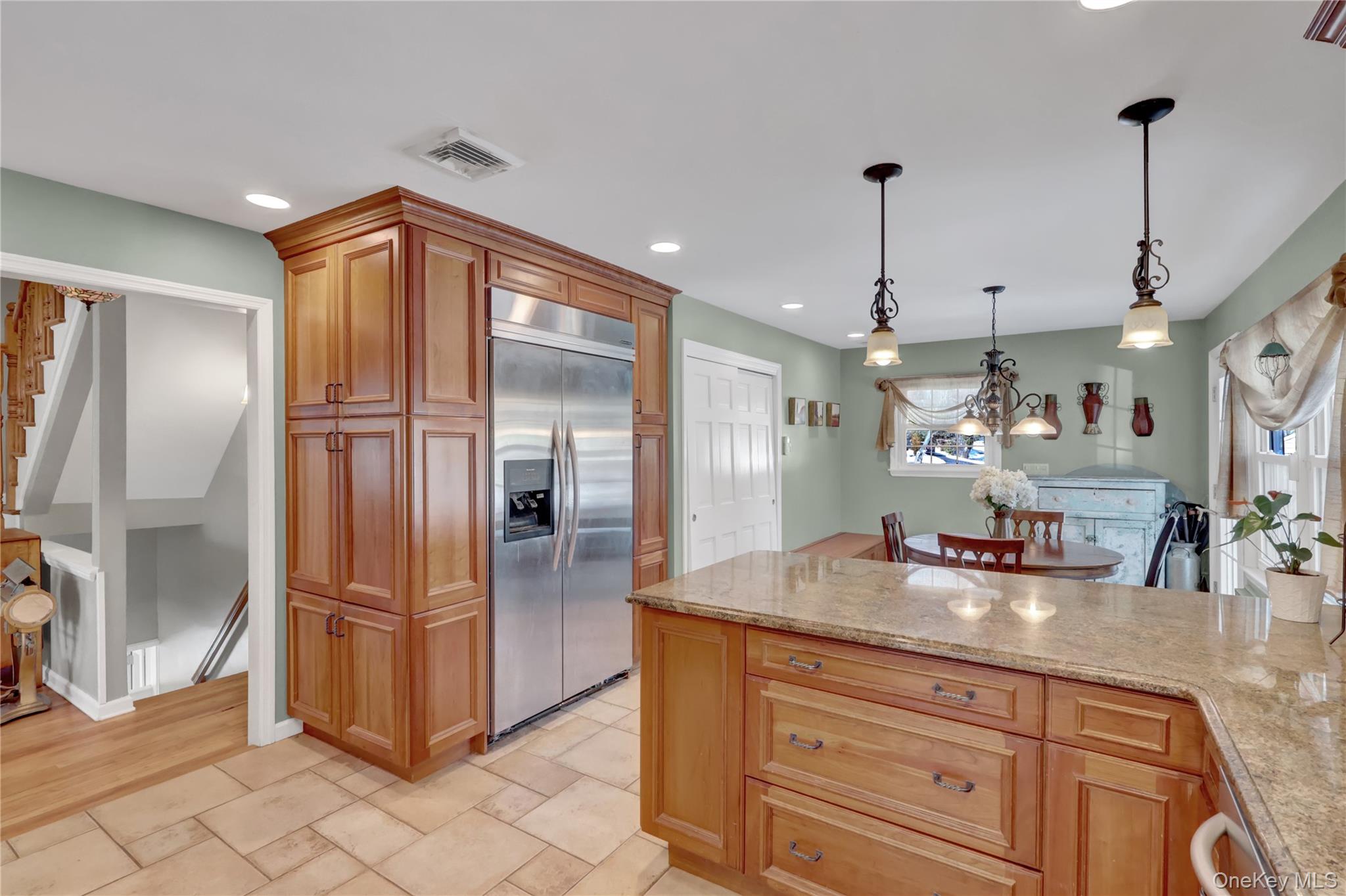 8 Noel Place, Smithtown, NY 11787