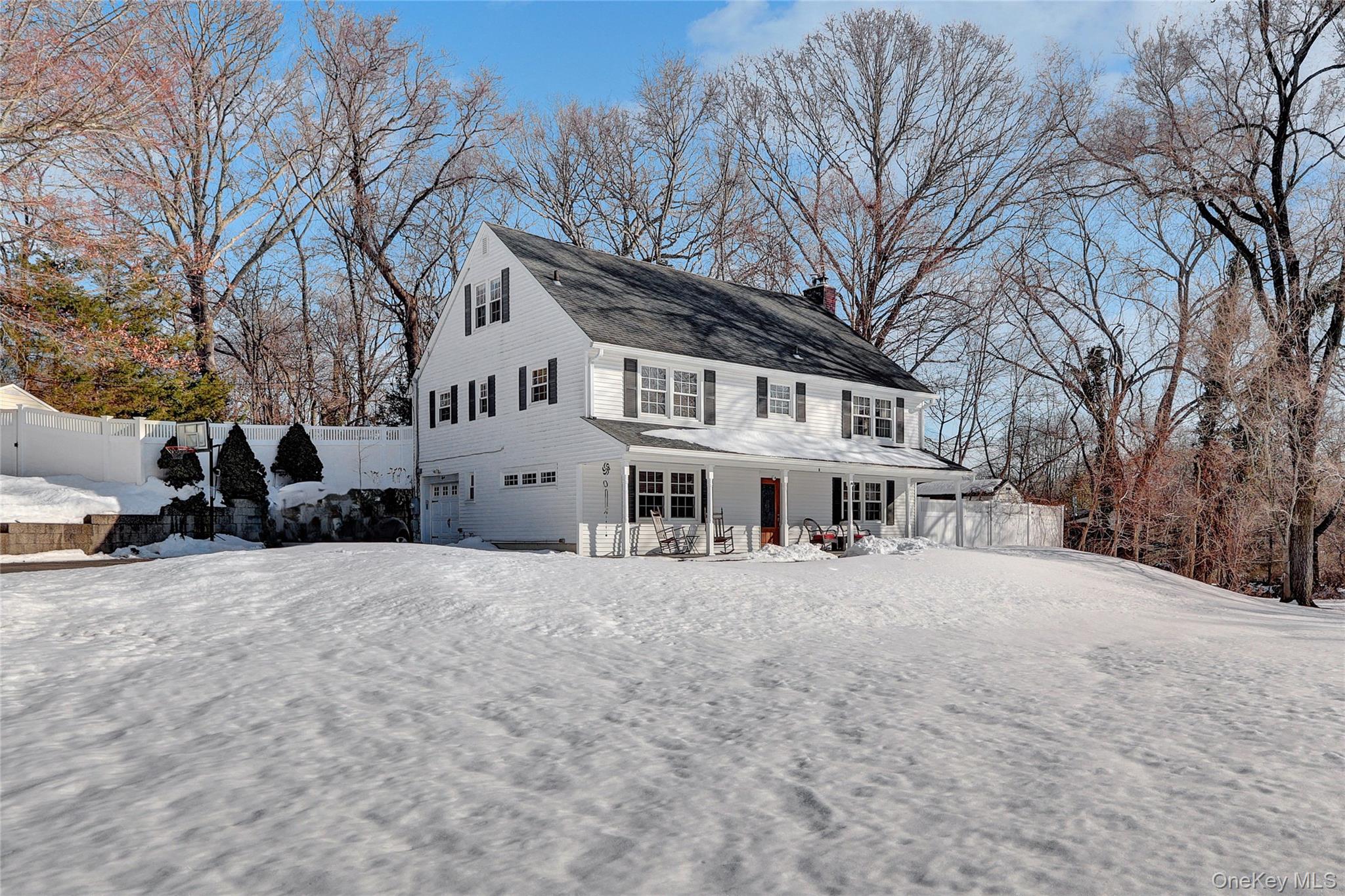 8 Noel Place, Smithtown, NY 11787