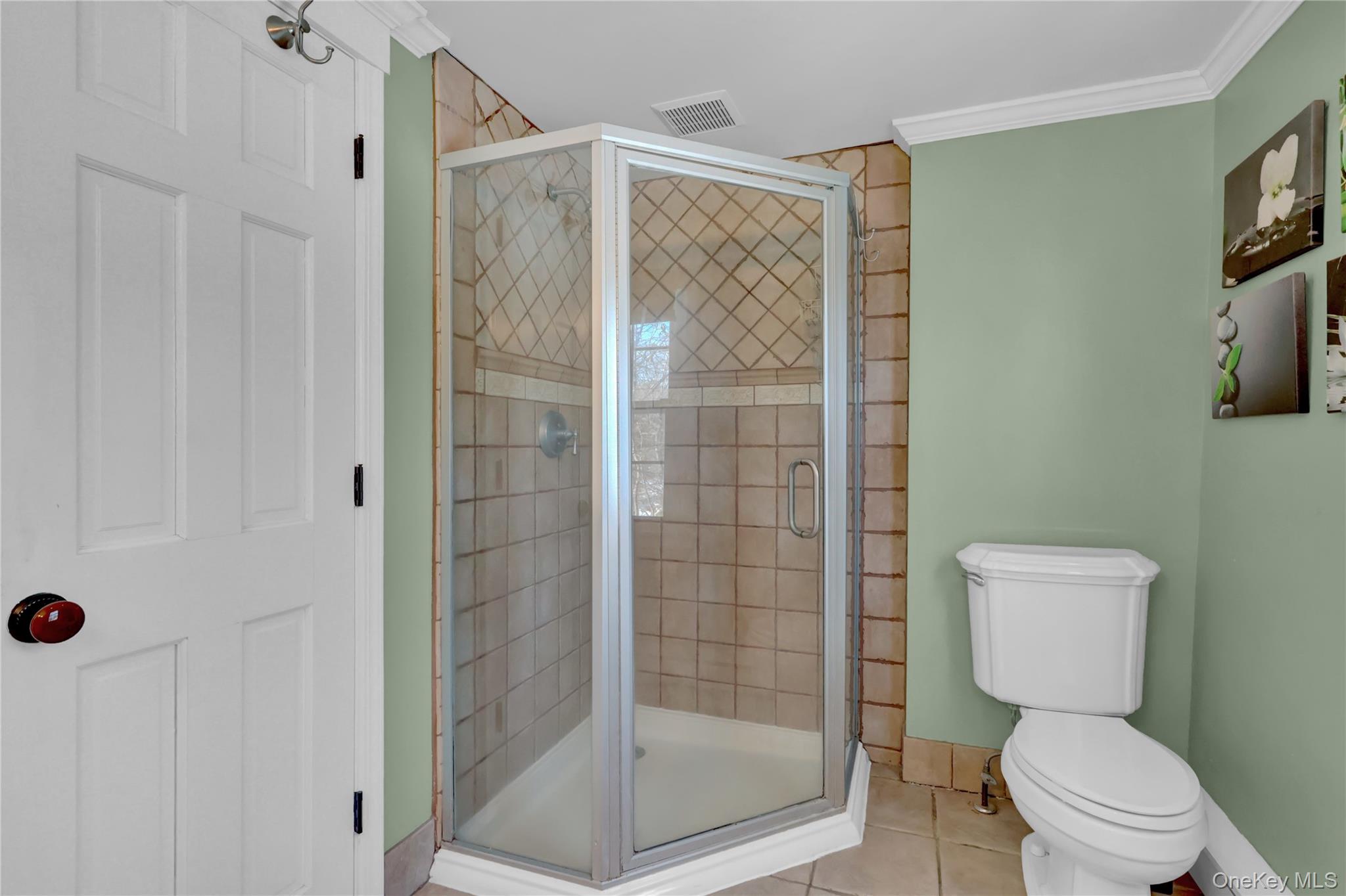 8 Noel Place, Smithtown, NY 11787