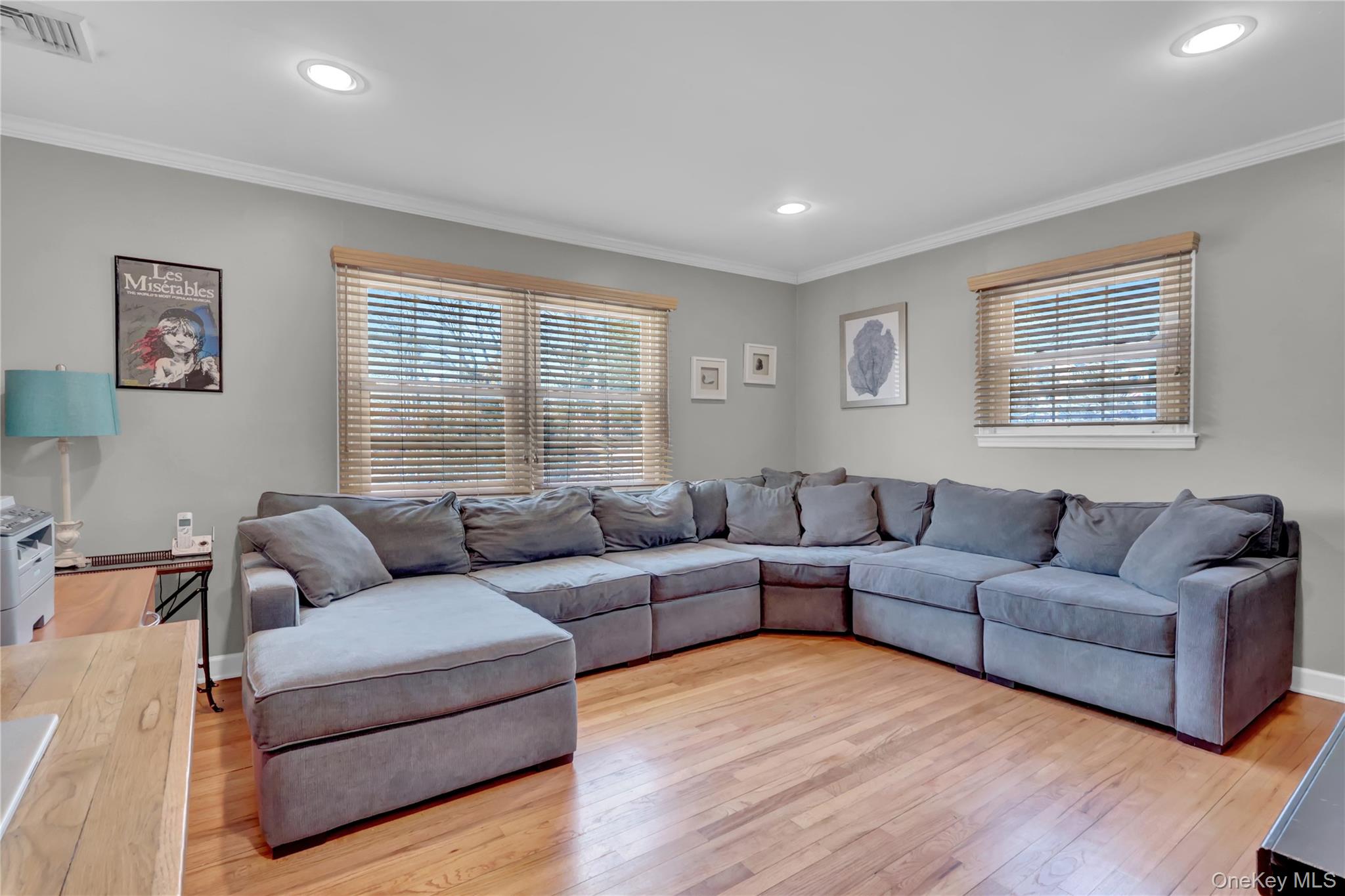 8 Noel Place, Smithtown, NY 11787