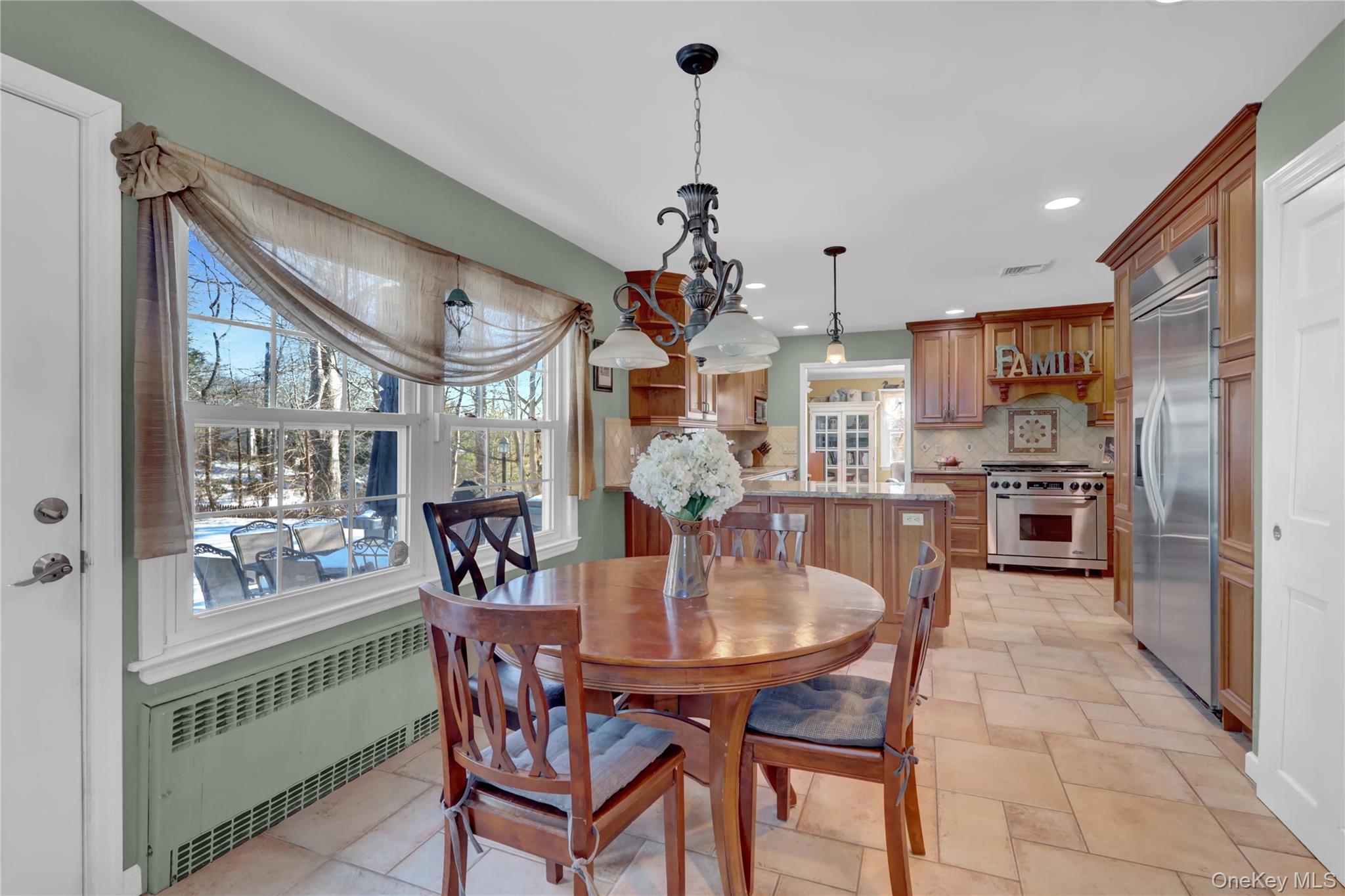 8 Noel Place, Smithtown, NY 11787