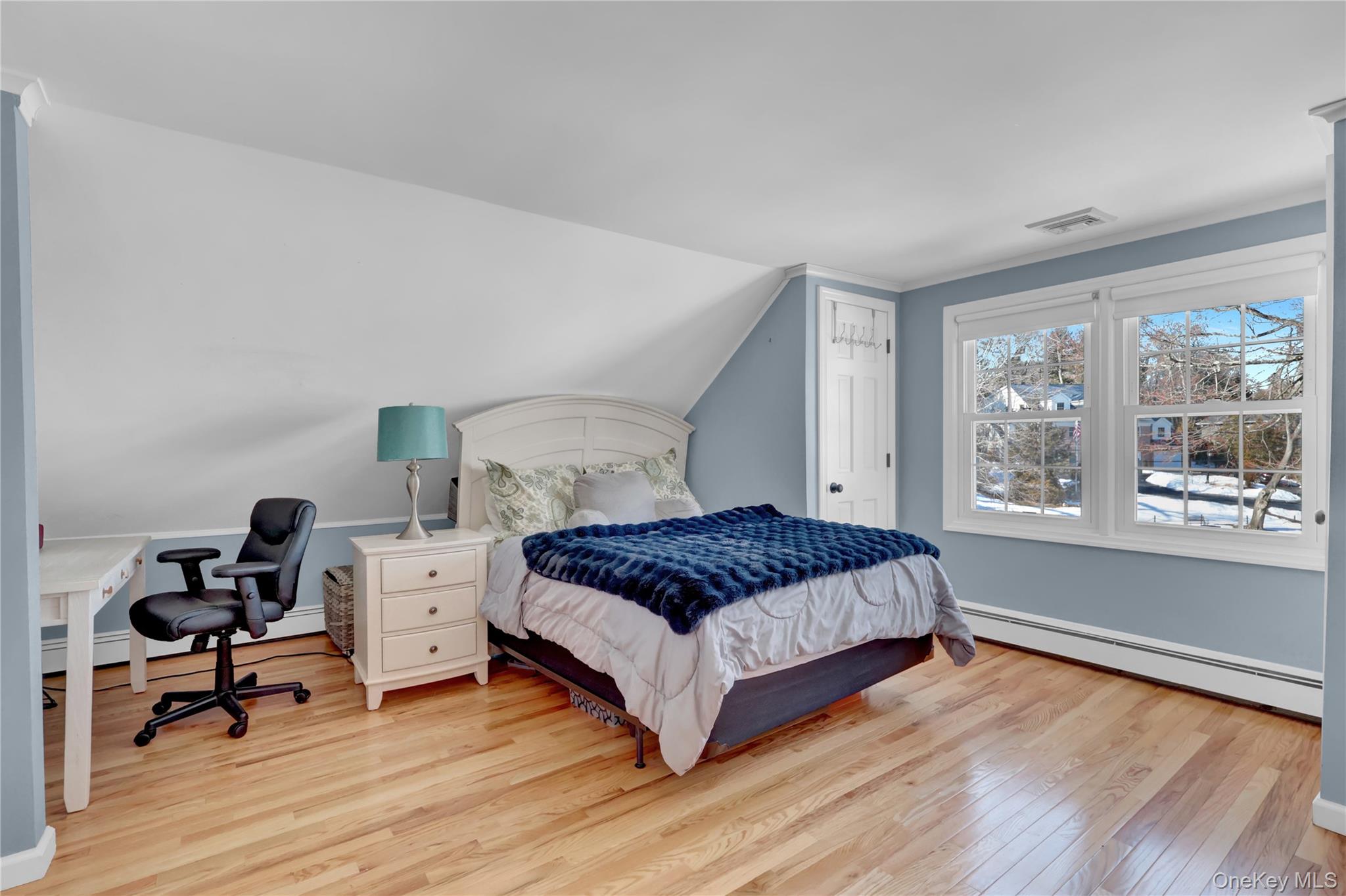 8 Noel Place, Smithtown, NY 11787